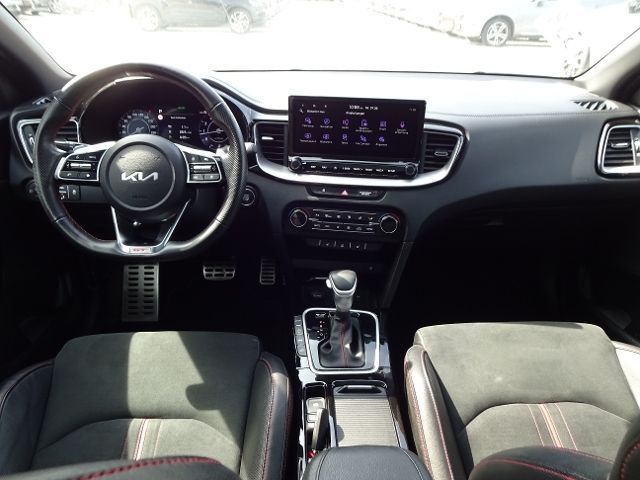 Kia  Ceed 1,6 GT AHK ACC BLIS Navi DAB Pano